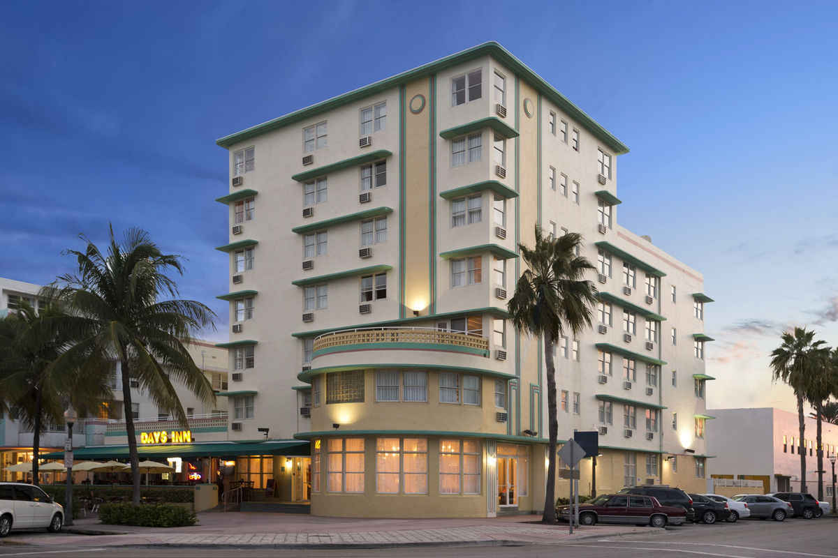 Days Inn & Suites By Wyndham North Bay Downtown Exterior photo